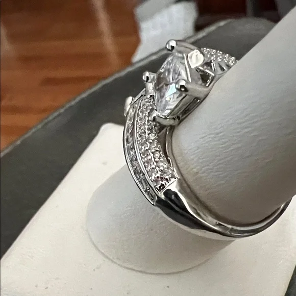 Sparkling Silver-Tone Clear Crystal Wrap Ring - Elegant Women’s Jewelry CZ - Picture 5 of 8